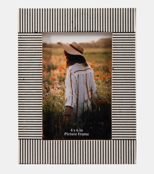 Black and White Striped Photo Frame 4x6
