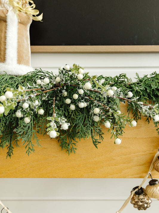 Snowy Cream Berry Stem - 21"