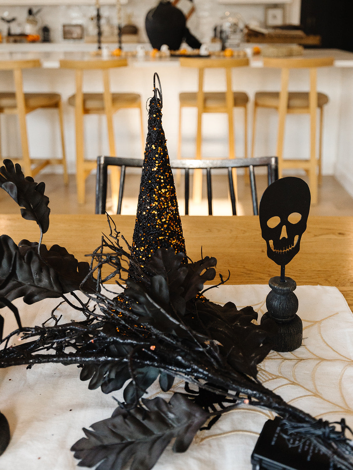 Black Oak Leaf Garland