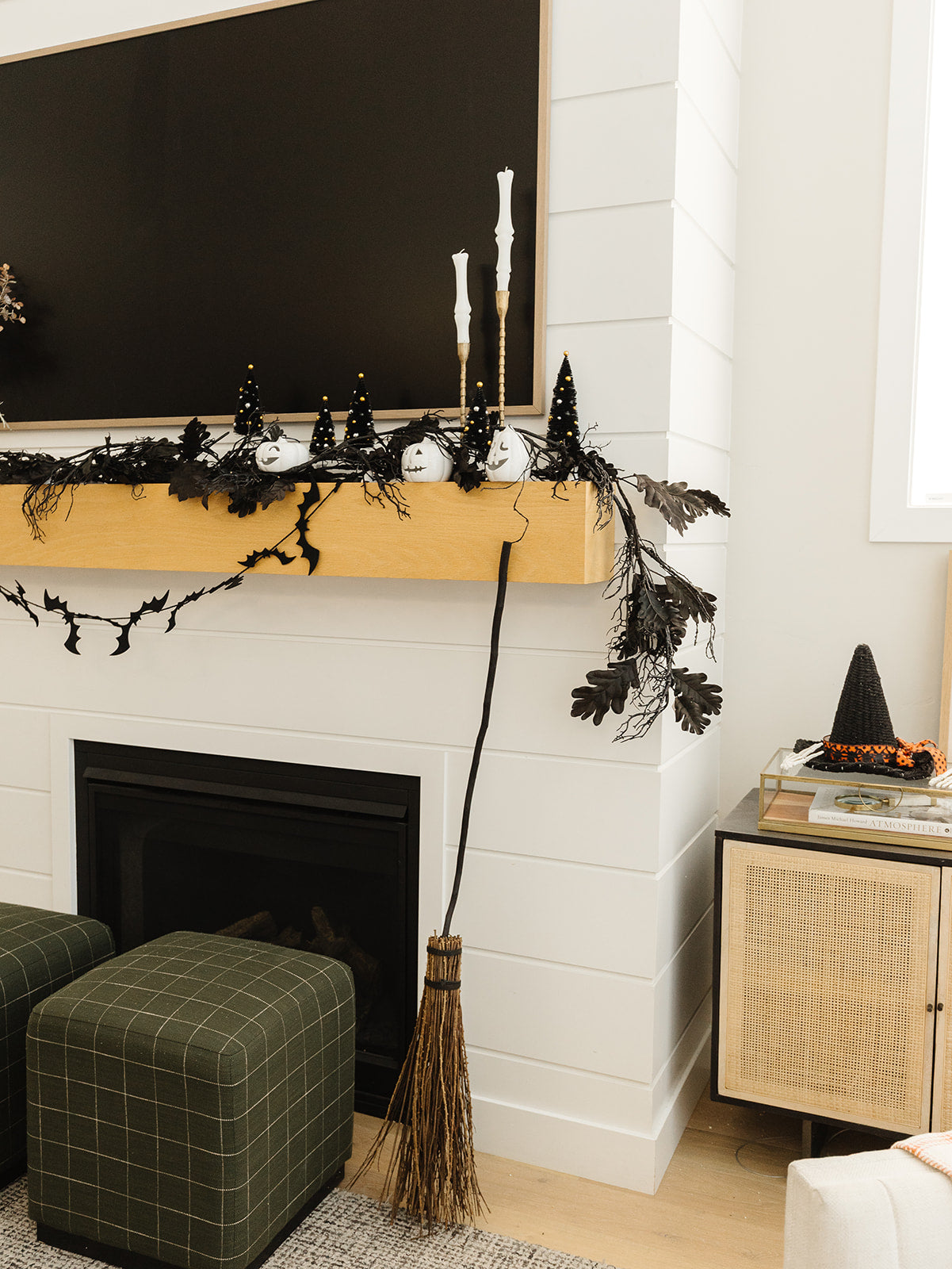 Black Oak Leaf Garland