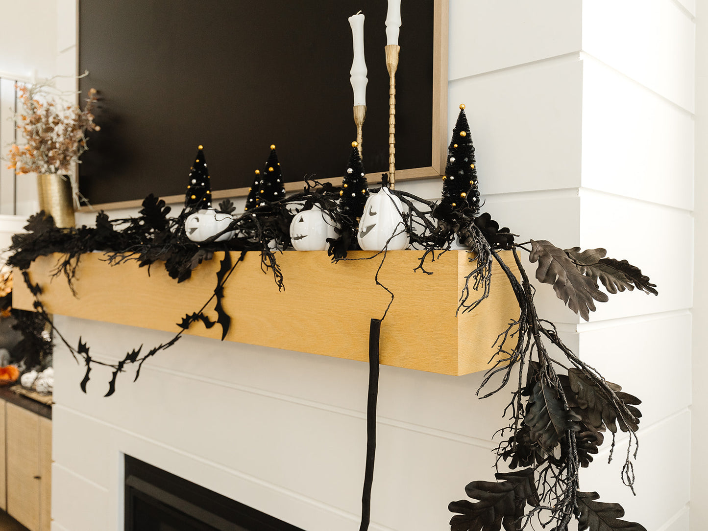 Black Oak Leaf Garland