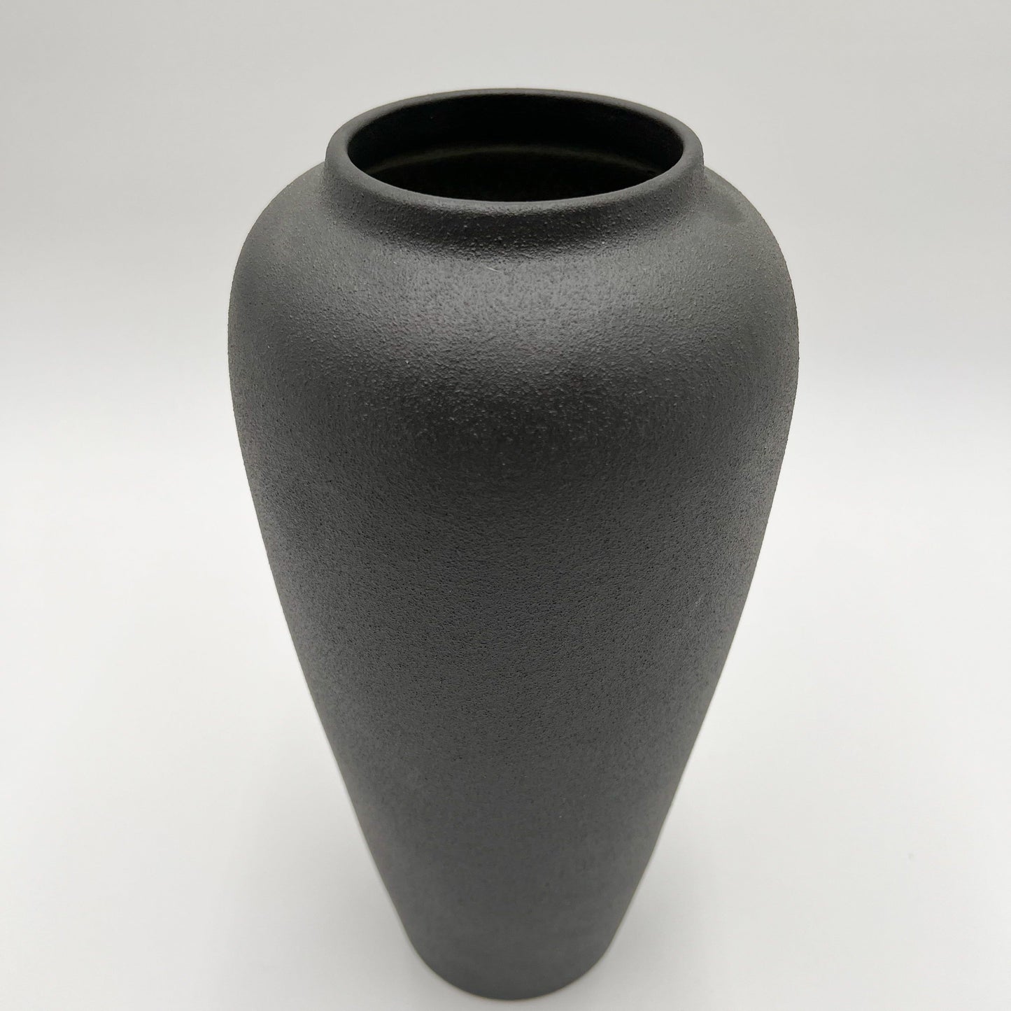 SG Black Vase