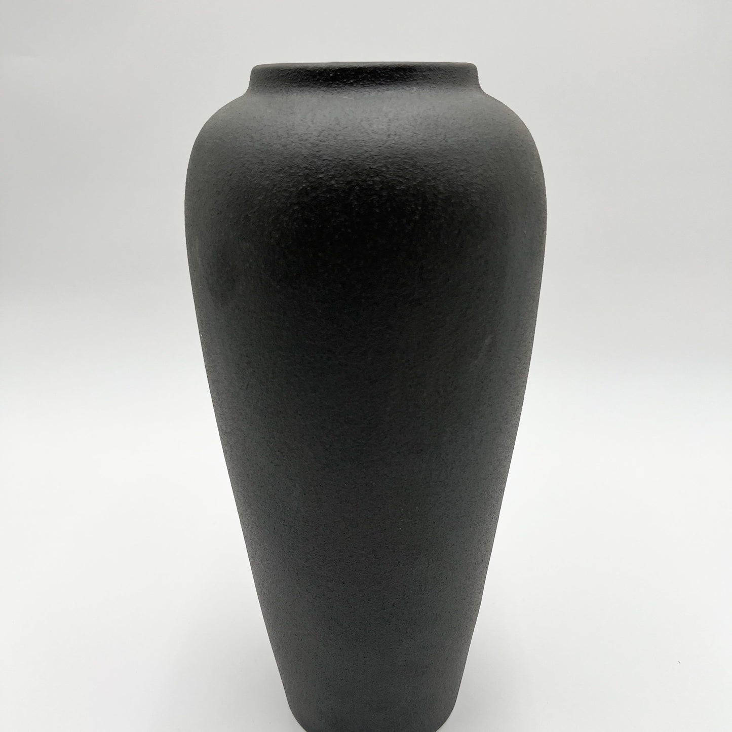 SG Black Vase