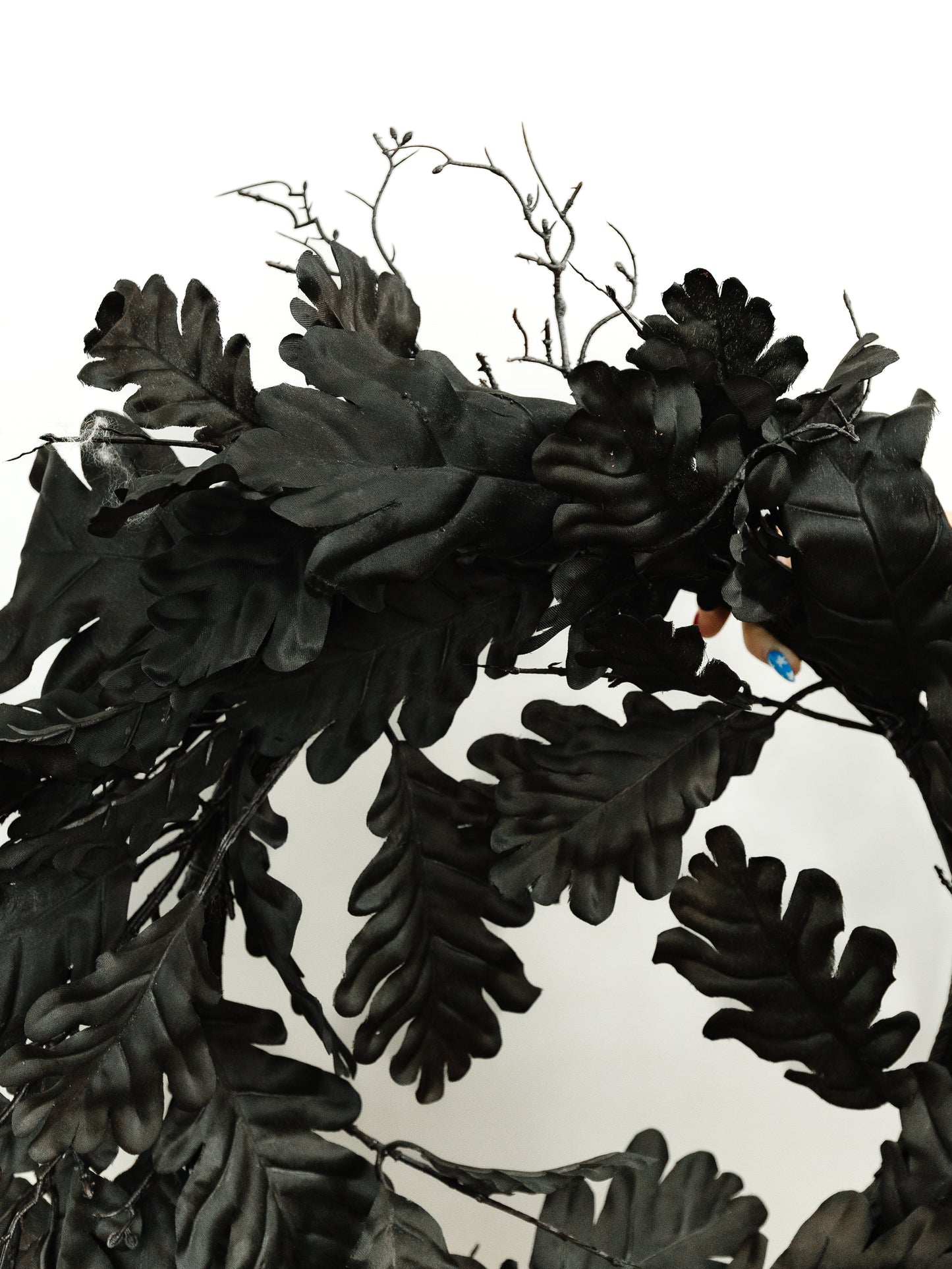 Black Oak Leaf Garland