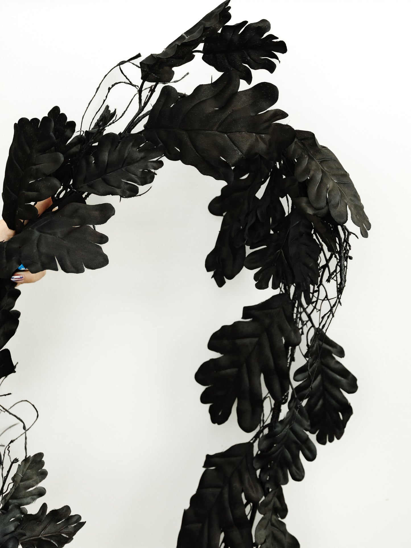 Black Oak Leaf Garland