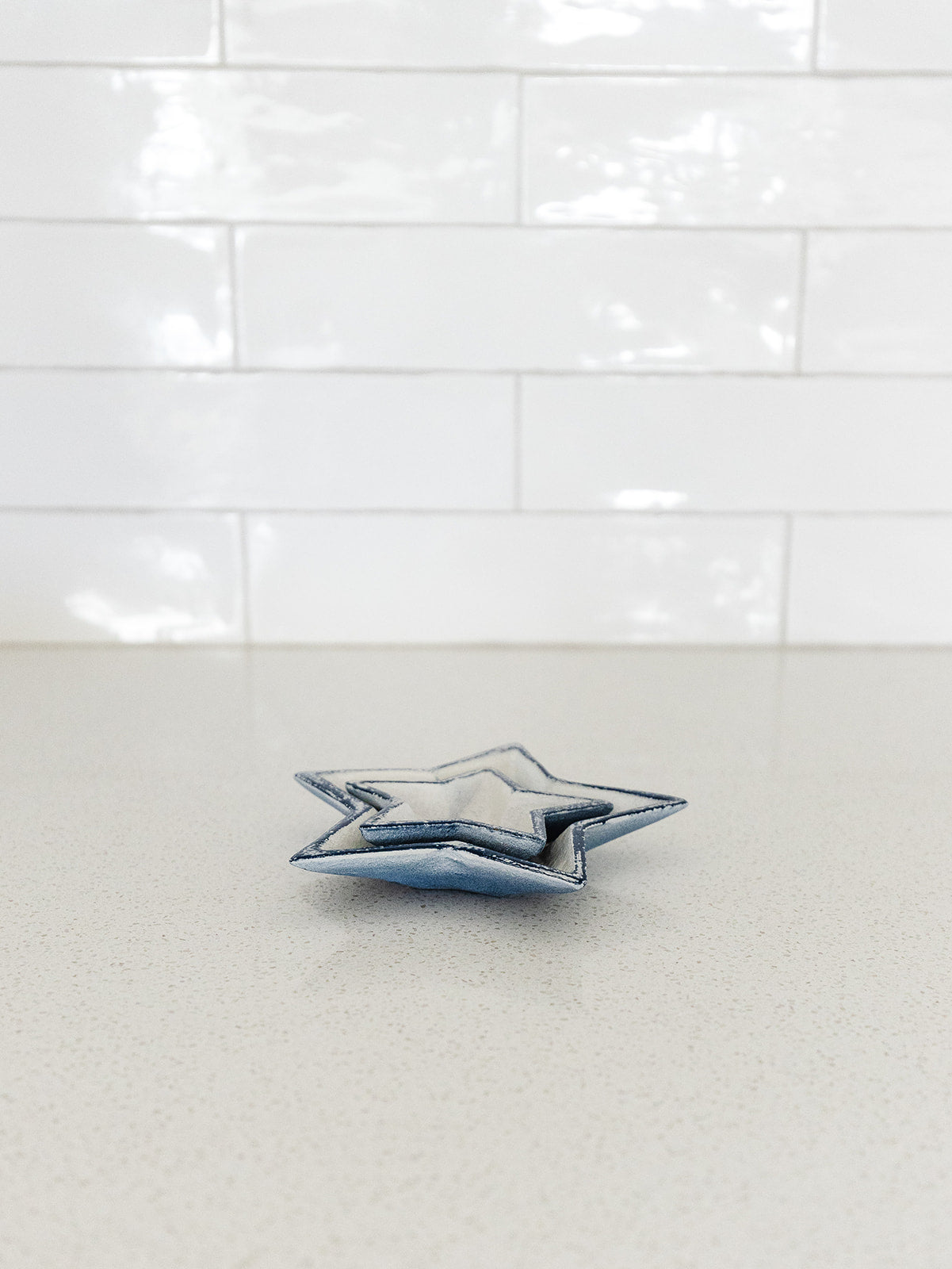 Metal Star Dishes - Set of 2 - 2 colors available