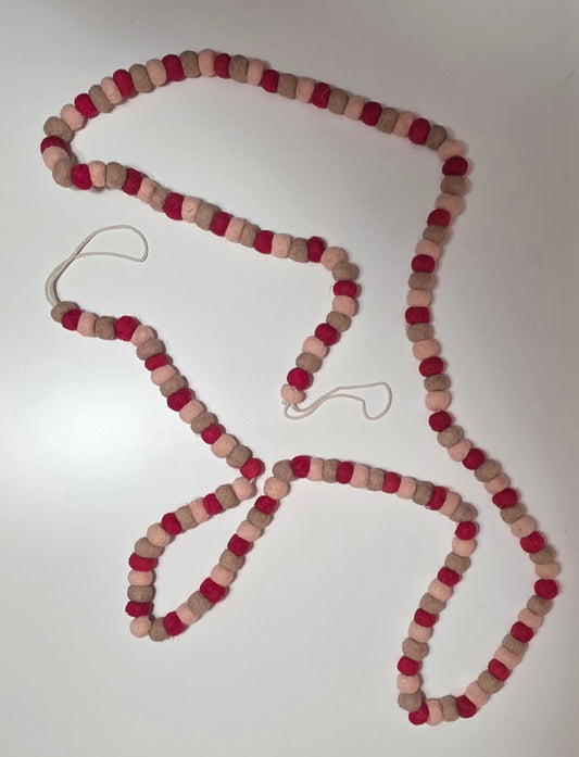 Valentine Wool Felt Garlalnd - 72"