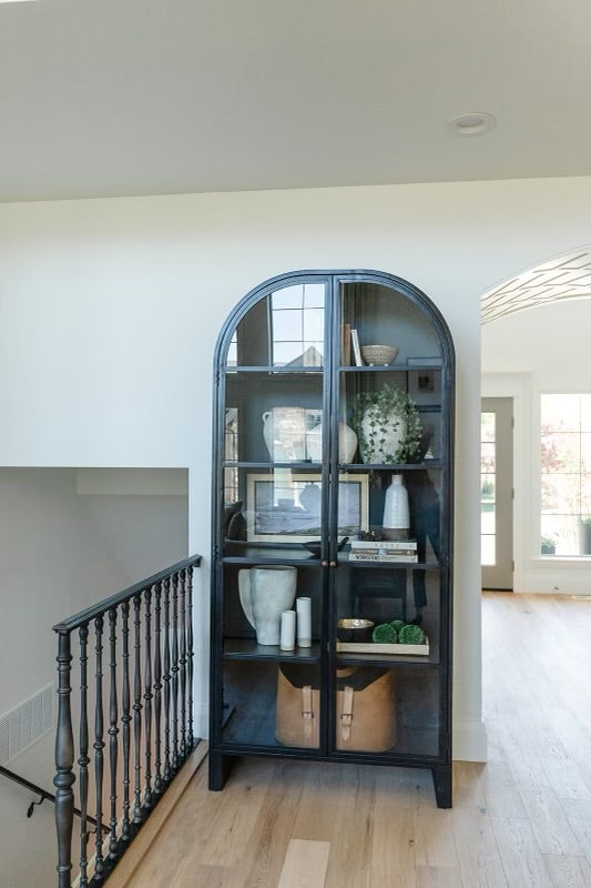Breya cabinet
