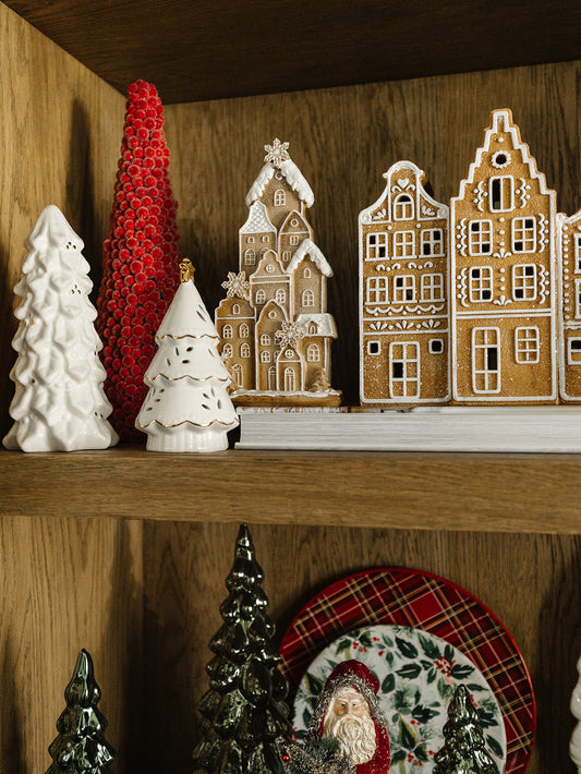 Snowy Gingerbread House - 2 Sizes