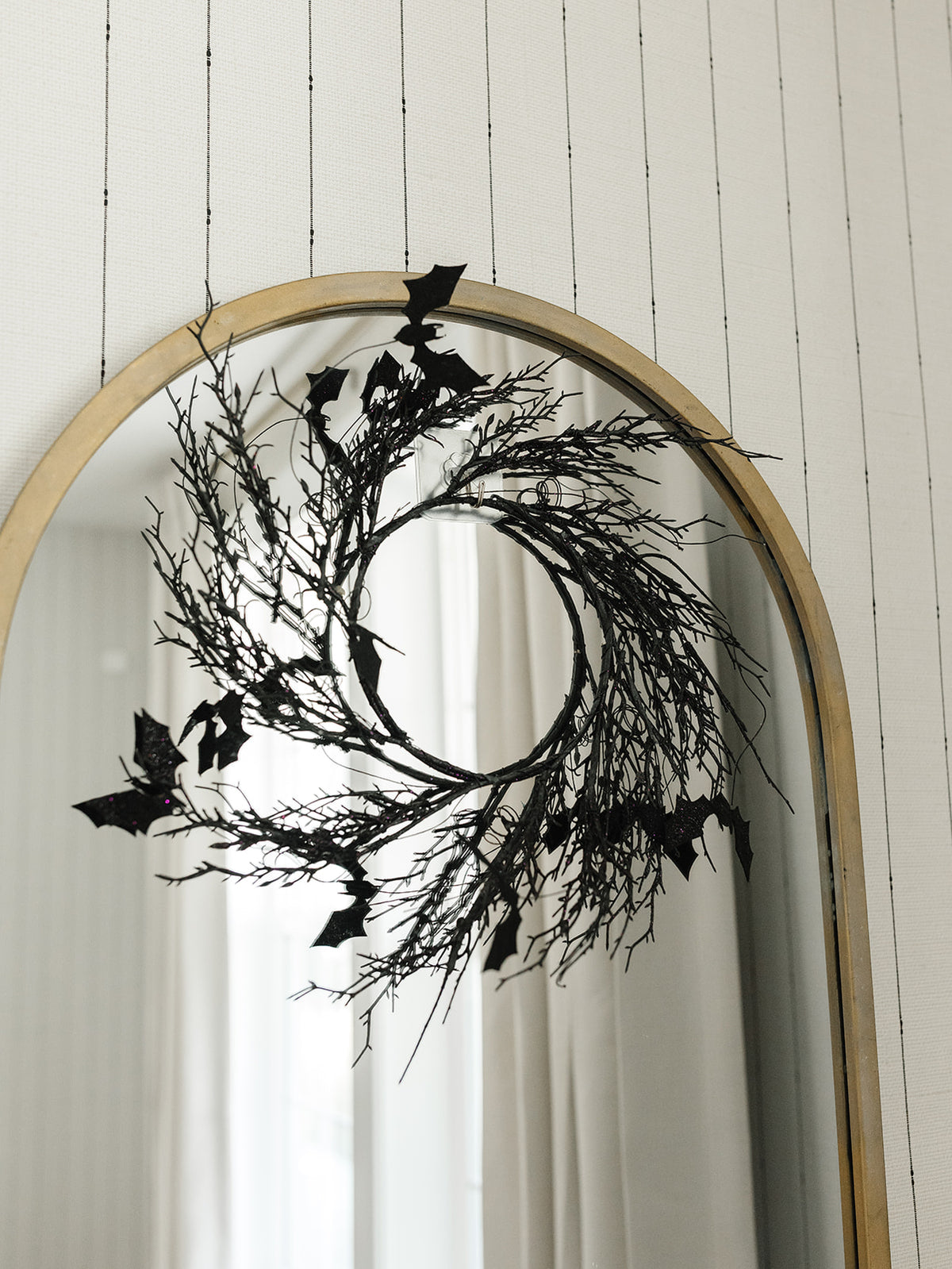 Black Glitter Twig & Bat Wreath - 2 Sizes