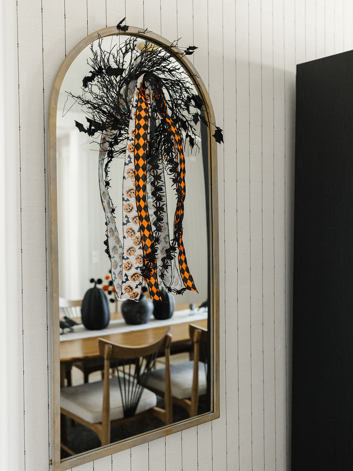 Black Glitter Twig & Bat Wreath - 2 Sizes