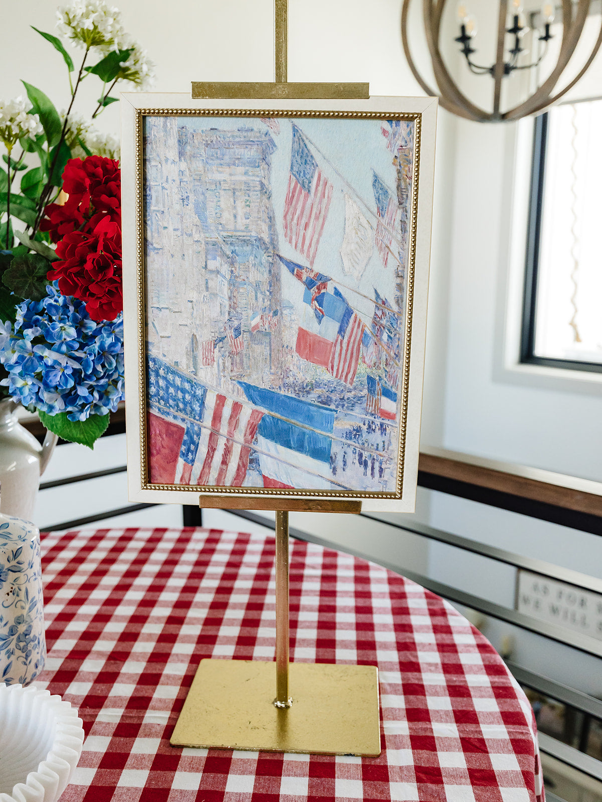 Gold Table Top Easel - 30.5”